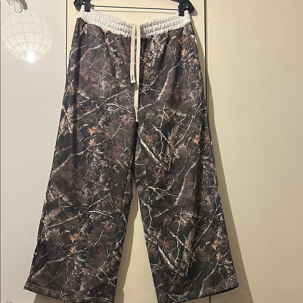 Women’s Camouflage Wide-Leg Pants